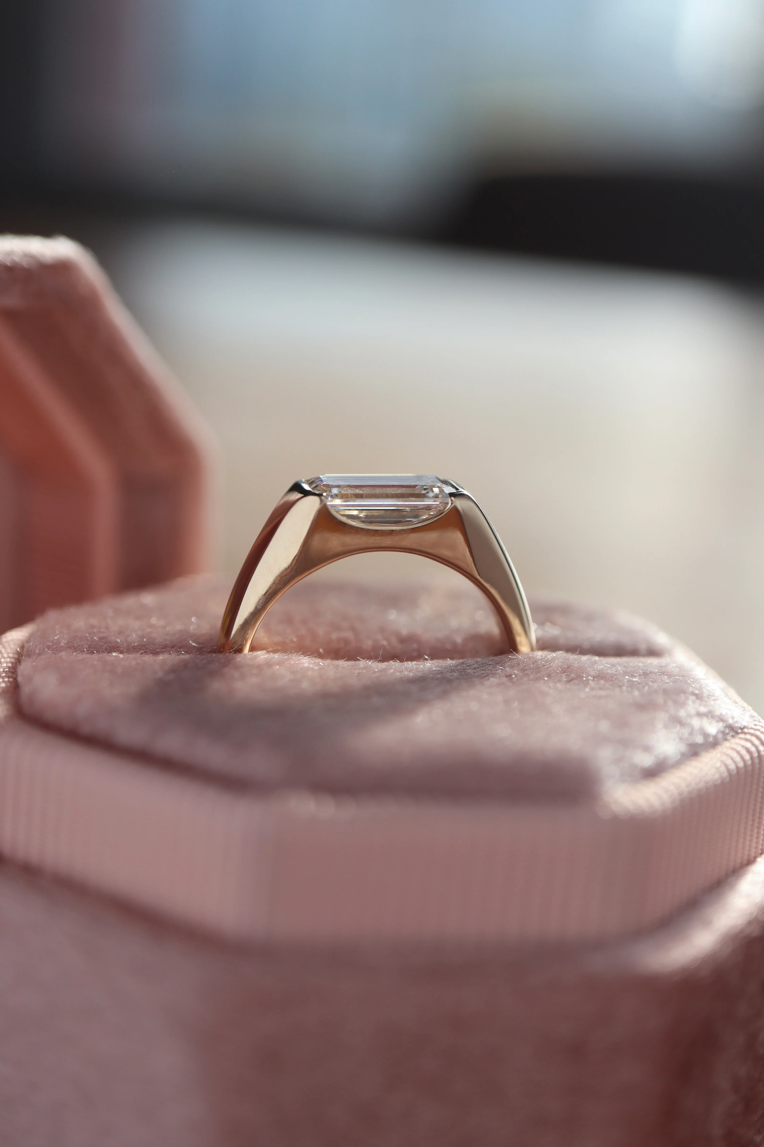 Bay Ring • White Diamond • Yellow Gold - Image 4