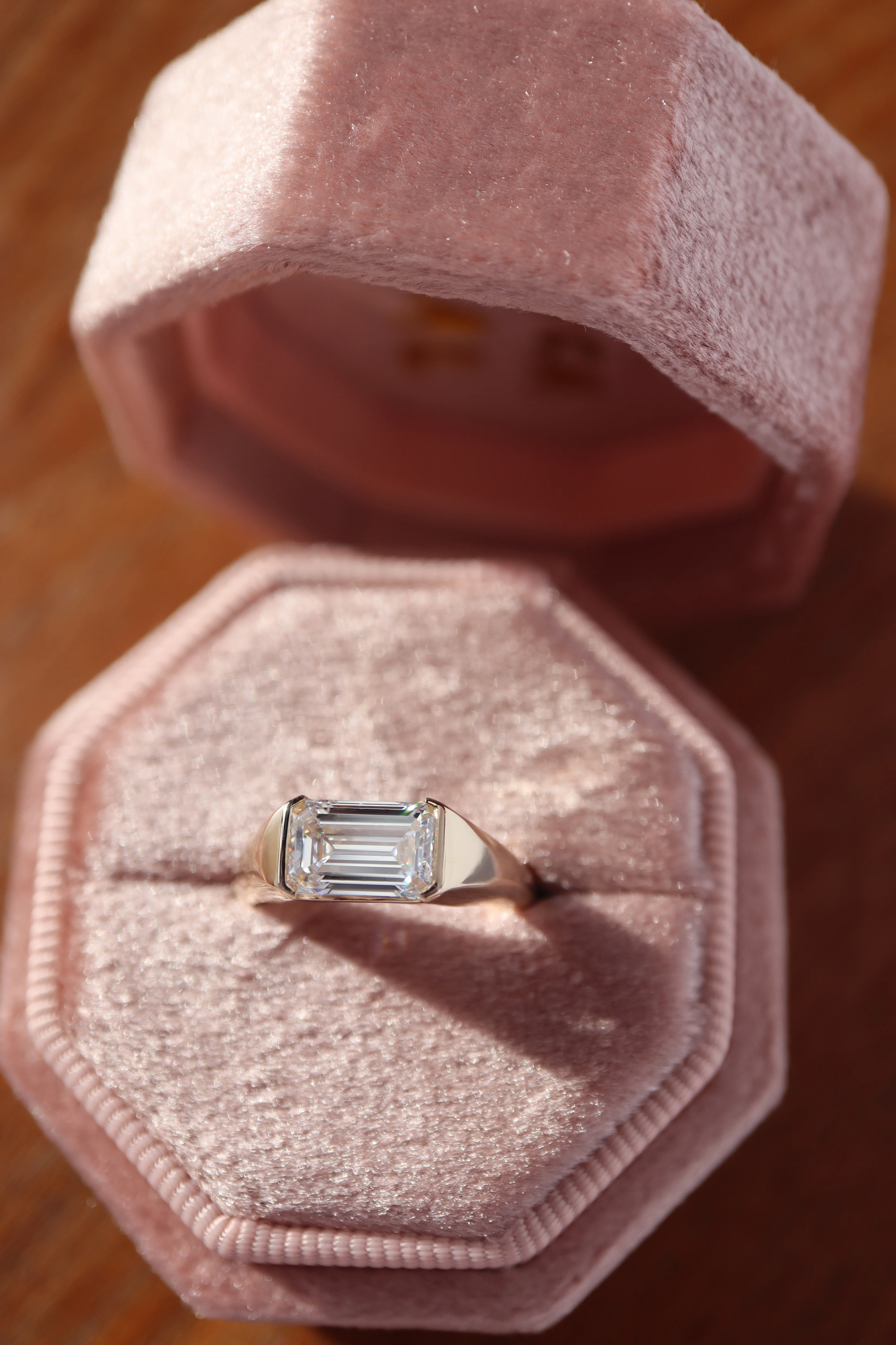 Bay Ring • White Diamond • Yellow Gold - Image 5