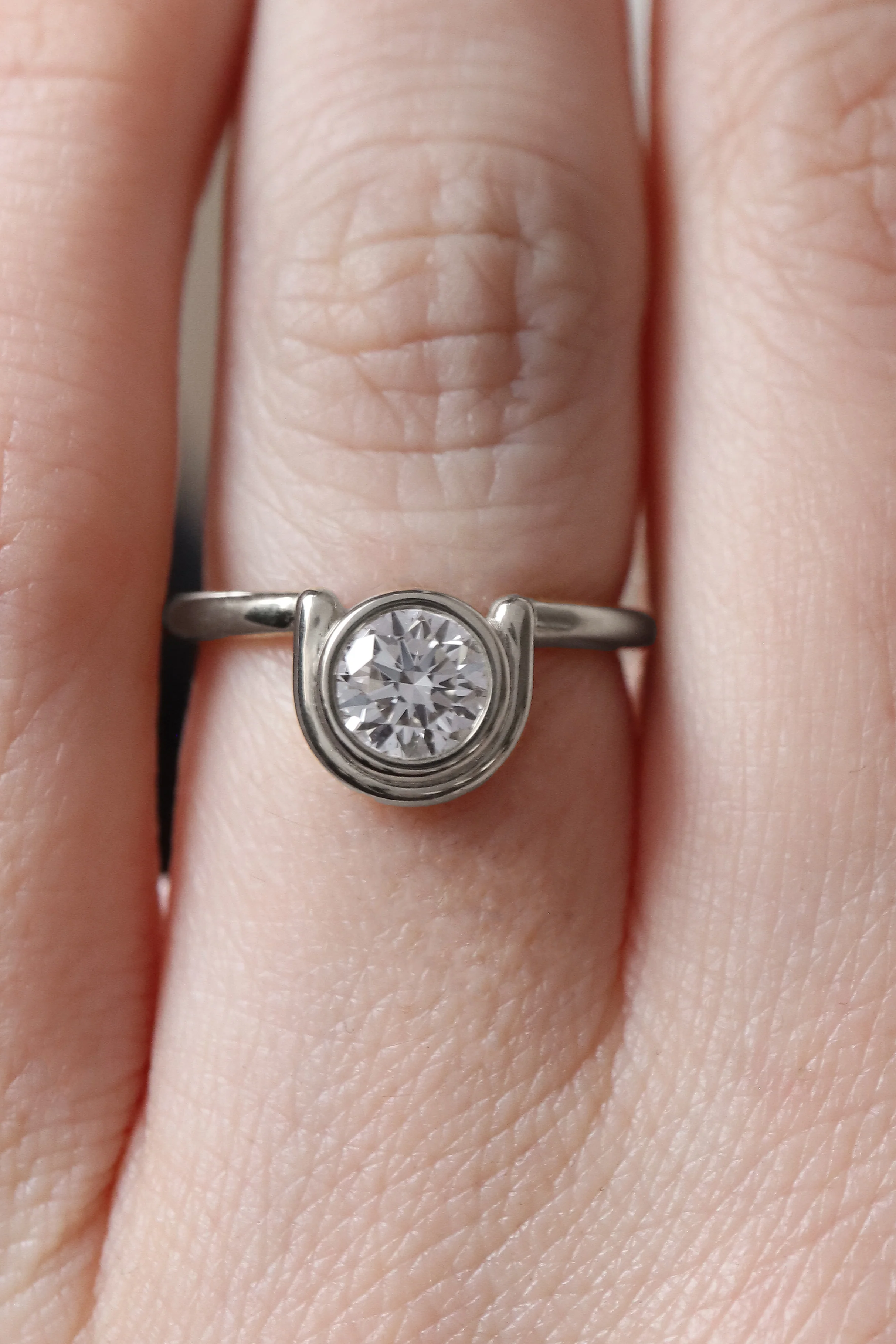 Ossa Ring • White Diamond • White Gold - Image 5