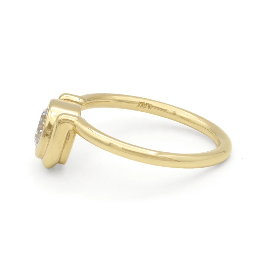 Ossa Ring • White Diamond • Yellow Gold - Image 3